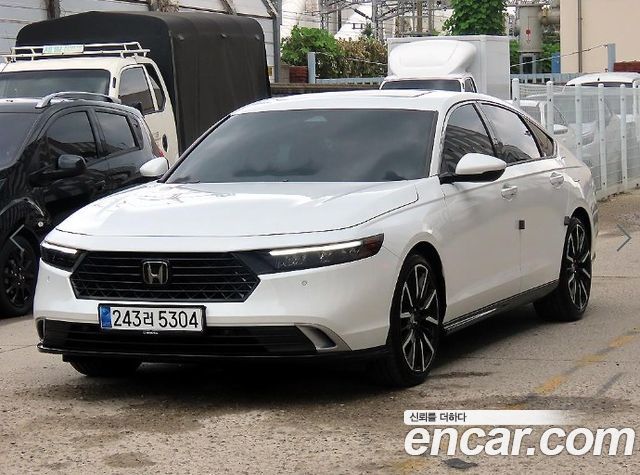 Honda Accord 11-го поколения 2.0 Hybrid Touring - фото 1