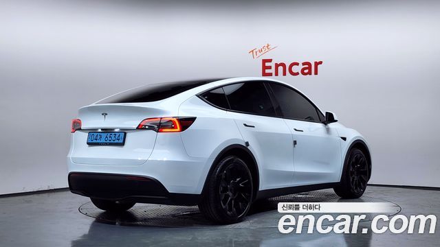Tesla Model Y RWD - фото 1