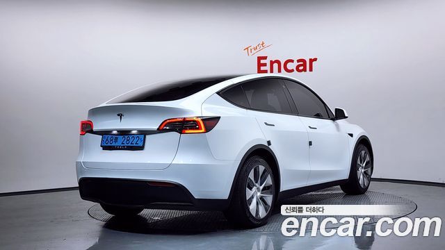Tesla Model Y RWD - фото 1