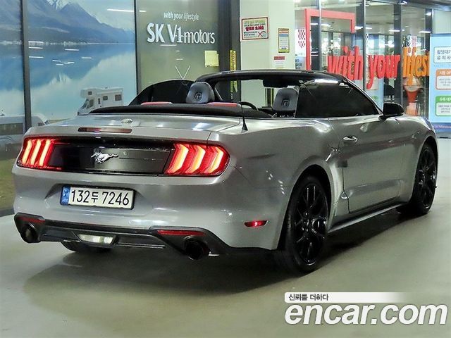 Ford Mustang Convertible - фото 1