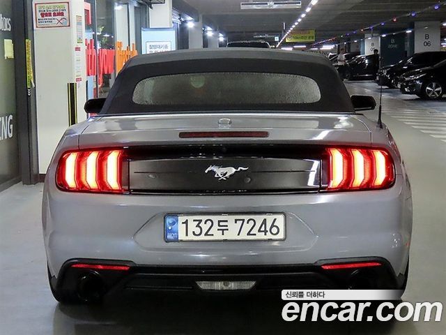 Ford Mustang Convertible - фото 3