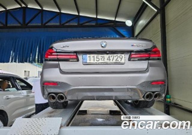BMW 5-Series G30 M550i xDrive - фото 1