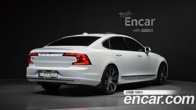 Volvo S90 T8 AWD Inscription - фото 0