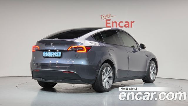Tesla Model Y Long Range AWD - фото 1
