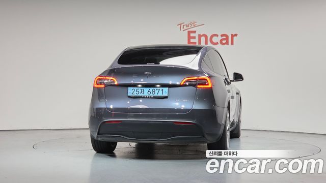 Tesla Model Y Long Range AWD - фото 3