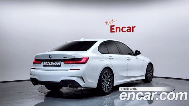 BMW 3-Series G20 320i M Sport - фото 0
