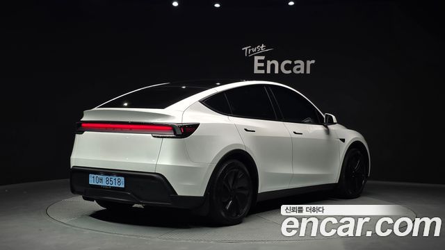 Tesla Model Y RWD - фото 1