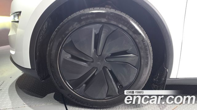 Tesla Model Y RWD - фото 4