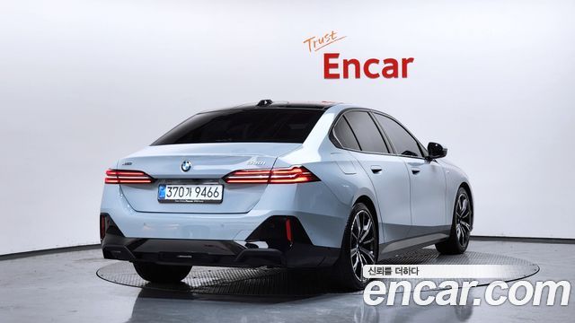 BMW 5-Series G60 530i xDrive M Sport - фото 1