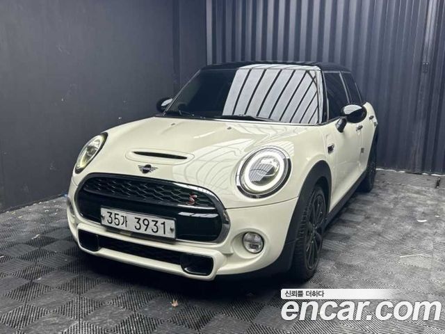 Mini Cooper 5Door Standard 3rd - фото 1