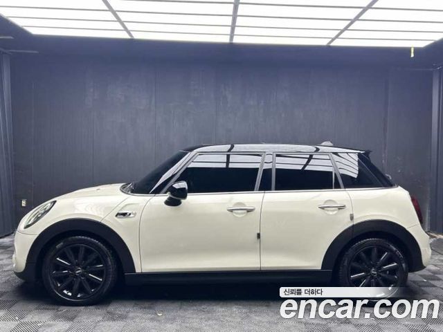 Mini Cooper 5Door Standard 3rd - фото 2