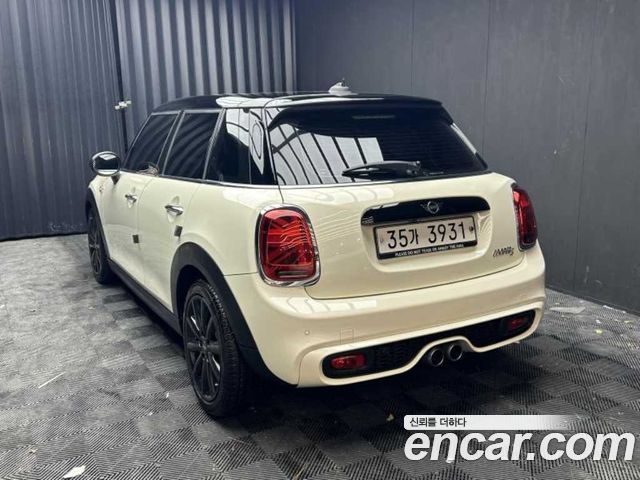 Mini Cooper 5Door Standard 3rd - фото 3