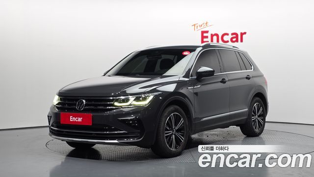 Volkswagen Tiguan 2-го поколения 2.0 TDI Premium - фото 0