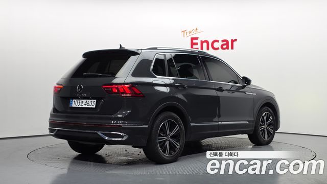 Volkswagen Tiguan 2-го поколения 2.0 TDI Premium - фото 1