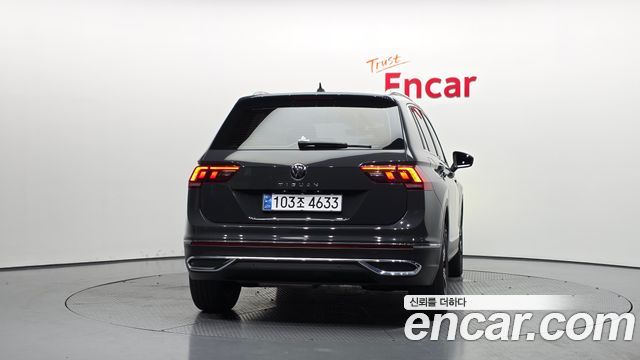 Volkswagen Tiguan 2-го поколения 2.0 TDI Premium - фото 3