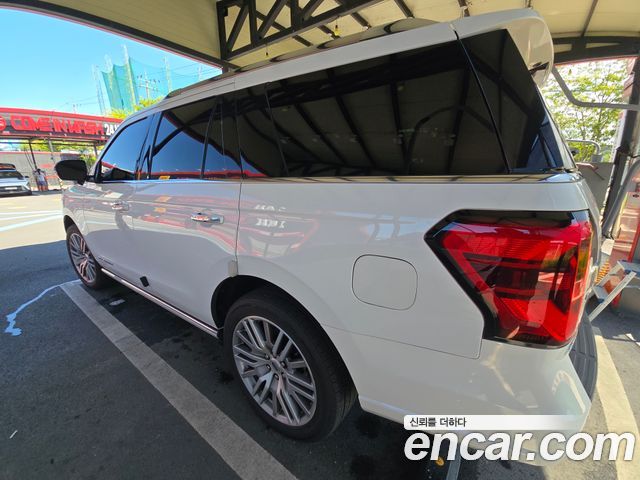 Ford Expedition Platinum 4WD 7Seater - фото 3