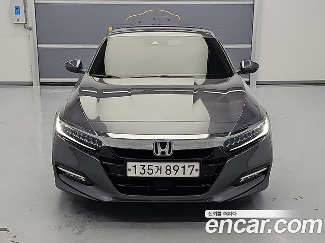 Honda Accord 10-го поколения 2.0 Hybrid Touring - фото 0