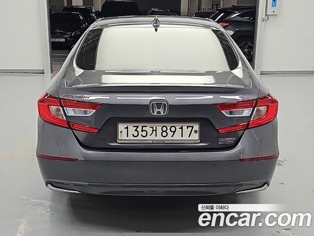 Honda Accord 10-го поколения 2.0 Hybrid Touring - фото 2