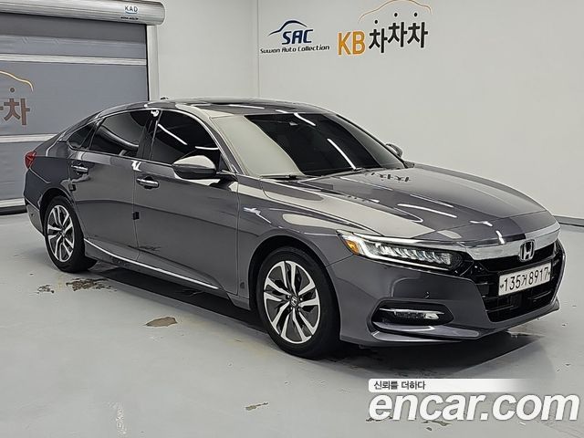 Honda Accord 10-го поколения 2.0 Hybrid Touring - фото 3