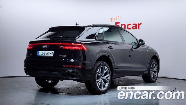 Audi Q8 55 TFSI Quattro Premium - фото 1