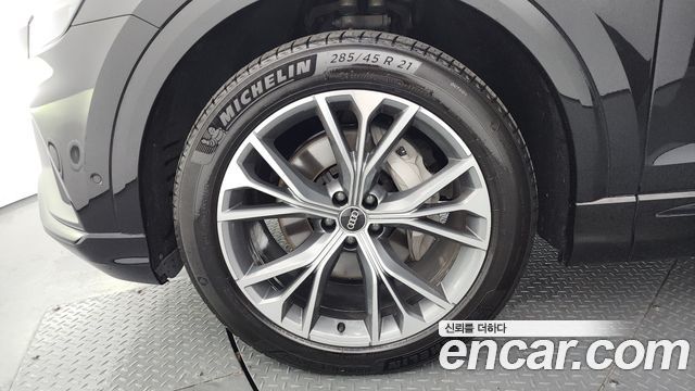 Audi Q8 55 TFSI Quattro Premium - фото 4
