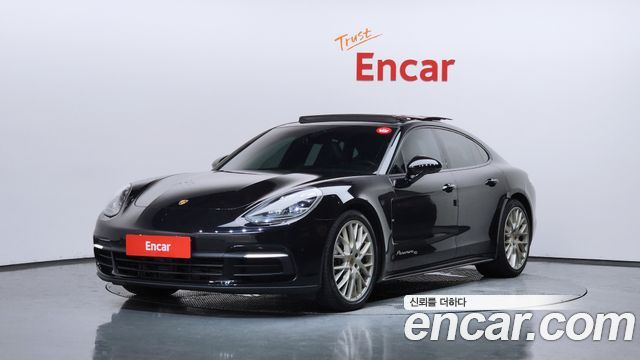 Porsche Panamera 3.0 AWD - фото 0
