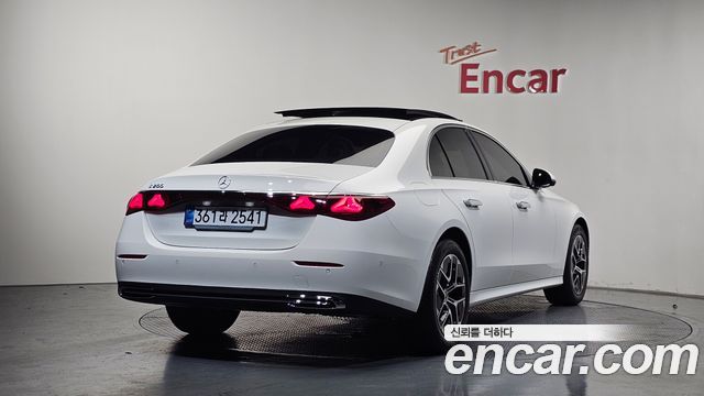 Mercedes-Benz E-Class W214 E200 Avantgarde - фото 1