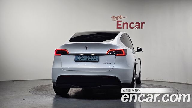 Tesla Model Y Long Range AWD - фото 3