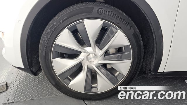 Tesla Model Y Long Range AWD - фото 4