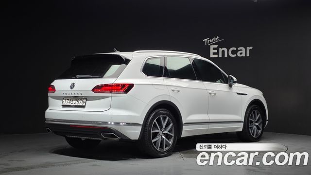 Volkswagen Touareg 3-го поколения 3.0 TDI Prestige - фото 1