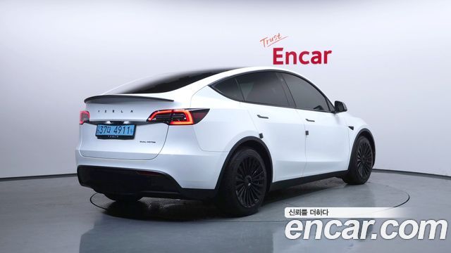Tesla Model Y RWD - фото 1