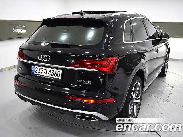 Audi Q5 FY 45 TFSI Quattro Premium - фото 2