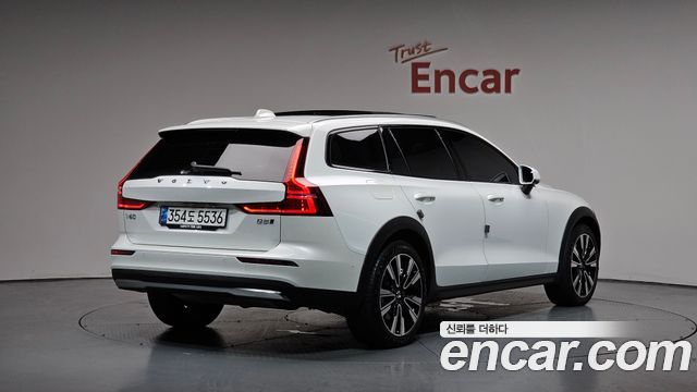 Volvo V60 Cross Country 2-го поколения B5 Ultra AWD - фото 0