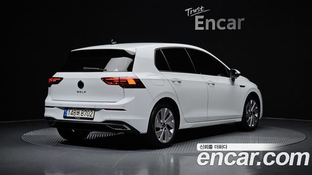 Volkswagen Golf 8-го поколения 2.0 TDI Premium - фото 1