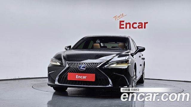 Lexus ES 300h 7-го поколения Executive - фото 2