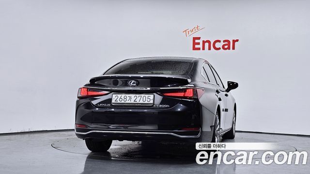Lexus ES 300h 7-го поколения Executive - фото 3