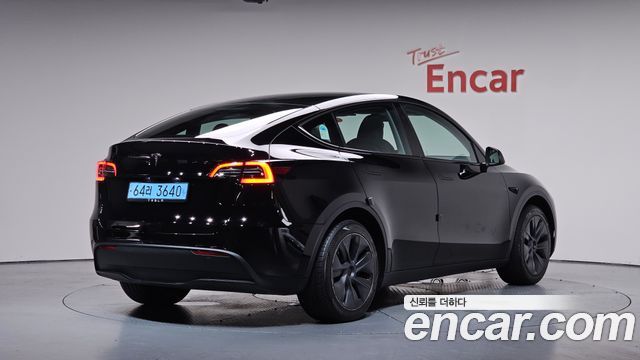 Tesla Model Y RWD - фото 0