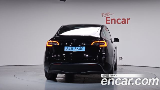 Tesla Model Y RWD - фото 2