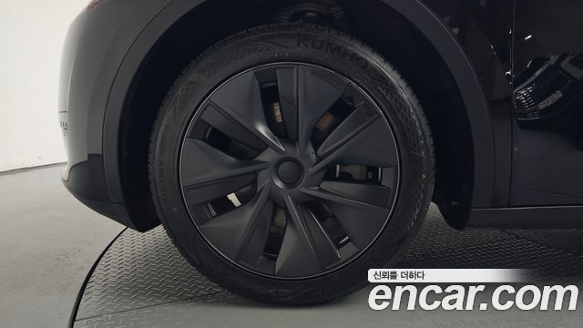 Tesla Model Y RWD - фото 3