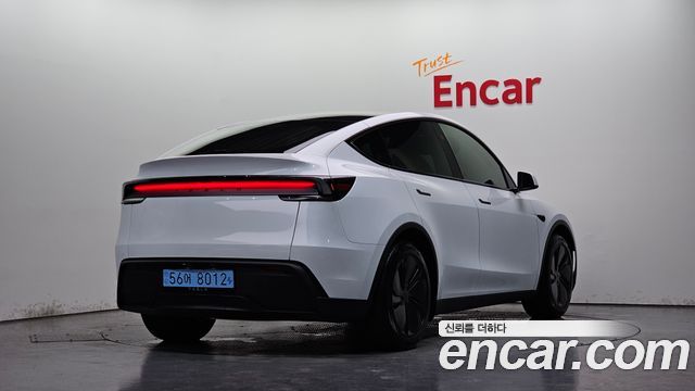 Tesla Model Y RWD - фото 0