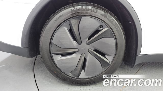 Tesla Model Y RWD - фото 3