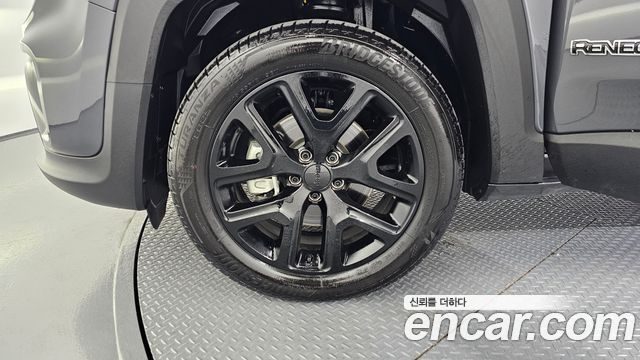 Jeep Renegade 1.3 Limited - фото 4