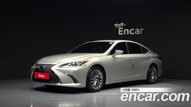 Lexus ES 300h 7-го поколения Luxury - фото 0