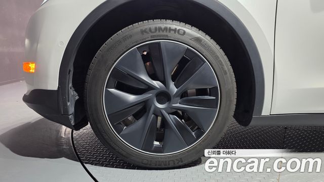 Tesla Model Y Standard Range RWD - фото 4