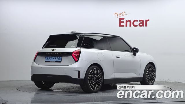 Mini Cooper Electric 4-го поколения SE Favoured - фото 1