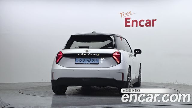 Mini Cooper Electric 4-го поколения SE Favoured - фото 3