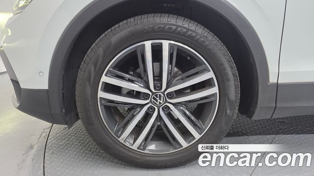 Volkswagen Tiguan 2-го поколения 2.0 TDI Prestige - фото 4