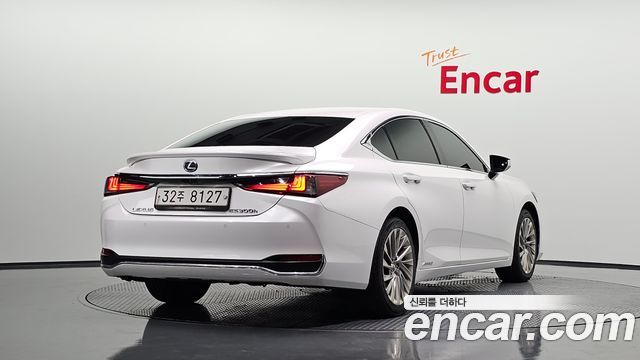 Lexus ES 300h 7-го поколения Executive - фото 0