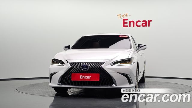 Lexus ES 300h 7-го поколения Executive - фото 1