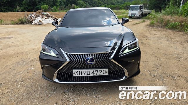 Lexus ES 300h 7-го поколения Luxury Plus - фото 0
